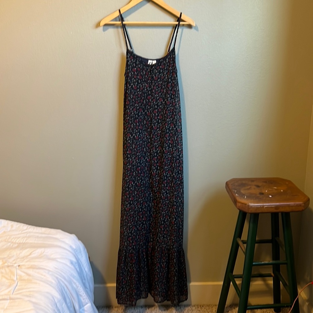 Light weight double lined floral maxi dress spaghetti strap navy w floral print